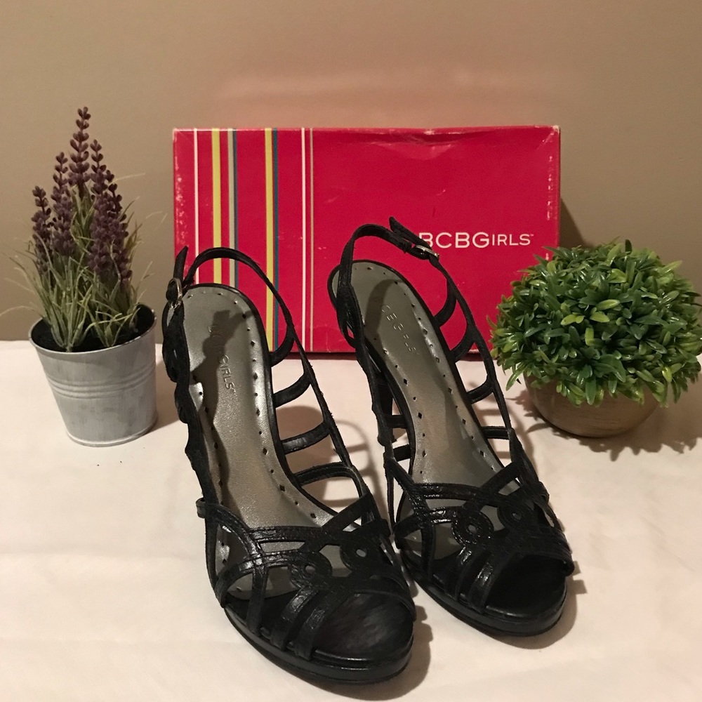 BCBG Solid Black Snake Sandal 🌸